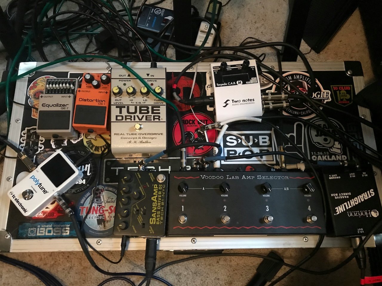 Pédales overdrive guitare — Boss BD-2, Ibanez TS9 Tube Screamer et TC Electronic MojoMojo sur pedalboard